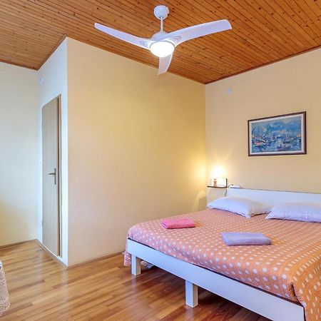 Rooms Nela Hum Exterior foto