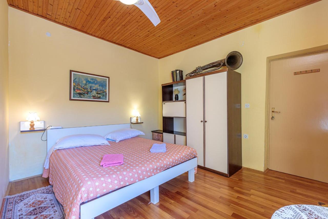 Rooms Nela Hum Exterior foto